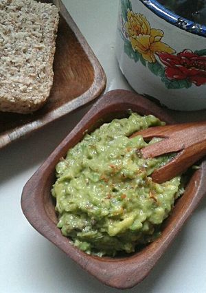 Una foto de Palta con Aceitunas, Orégano y Merkén