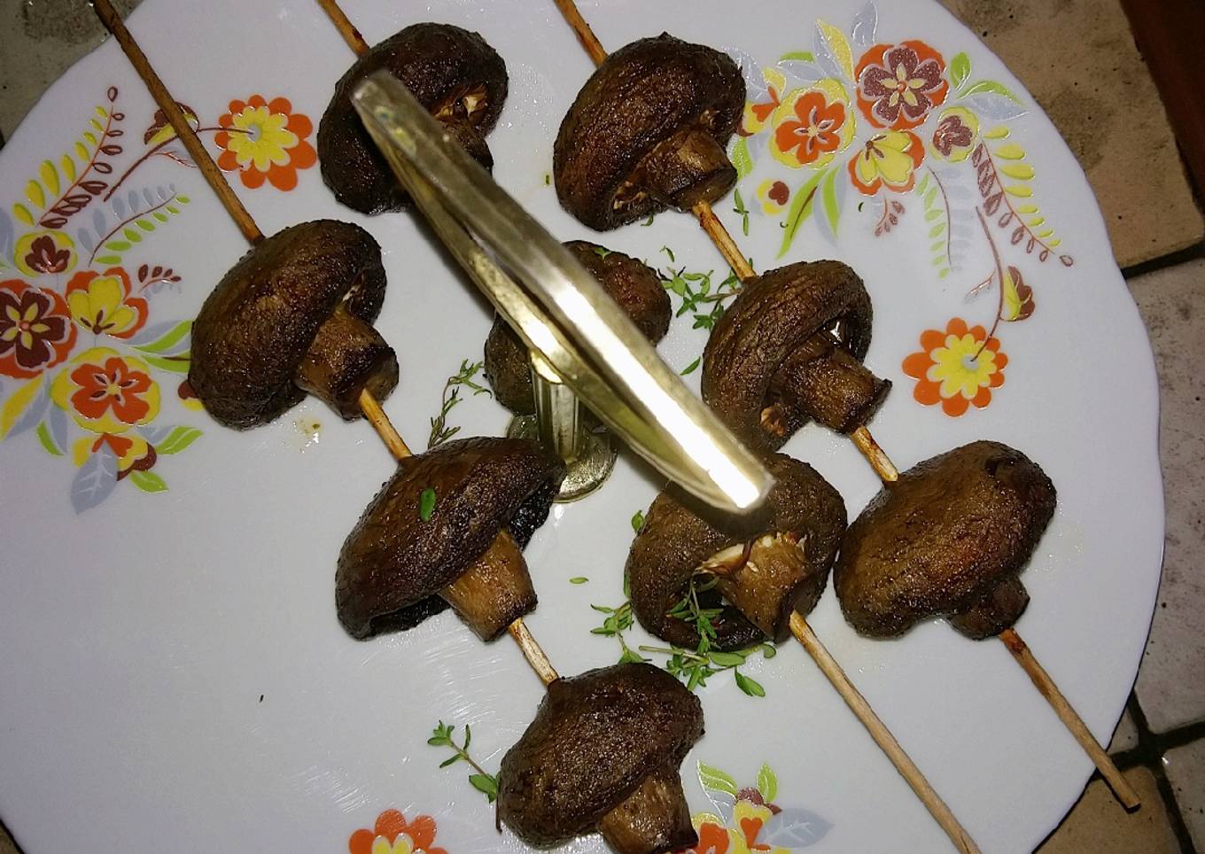 Brochettes de Champignons marinés cuites au four