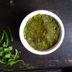 A picture of Flat beans and mustard seeds paste (seem sorse bata).