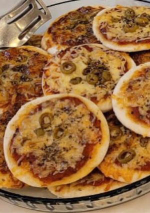মিনি পিজ্জা (mini pizza recipe in Bengali) রেসিপির প্রধান ছবি