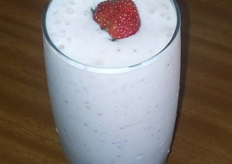 How to Prepare Quick Strawberry Banana Smoothie