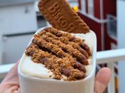 Una foto de yogur griego