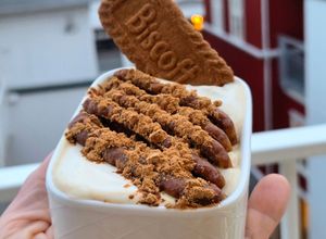 Una foto de Postrecito de café con yogur griego orgánico y galletitas Lotus Biscoff® (cocinando en Islandia 🇮🇸)
