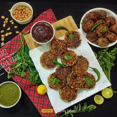 A picture of Falhari Sabudana Vada / Sago Balls Vada.