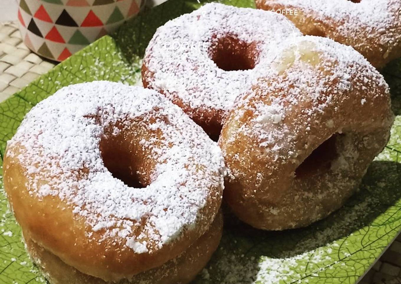 Donat Maizena menul dan empuk sampai besok