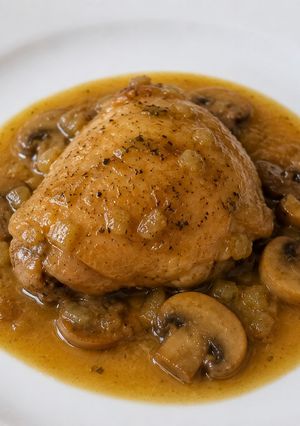 Foto principal de Muslos de pollo guisados