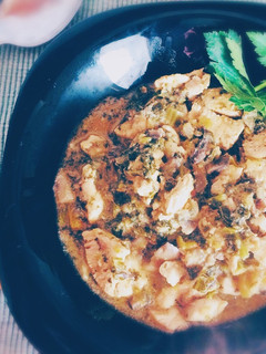 Una foto de Pollo con salsa de col kale al toque de canela (apto para diabéticos)