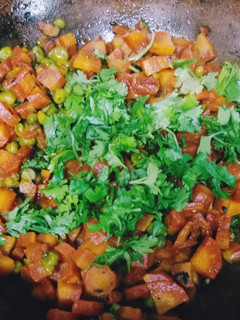 गाजर मटर (Gajar Matar recipe in Hindi) रेसिपी मुख्य फोटो