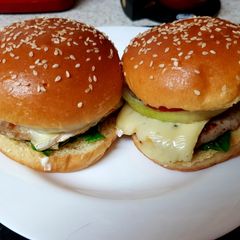 A picture of My Sausage Meat & Melted Brie on Brioche Bun. 😘.
