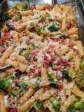 Pasta horneada con chorizo y vegetales
