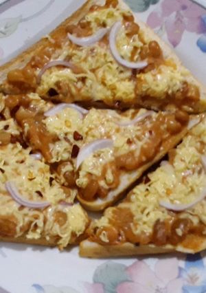 A picture of Baked beans toast.