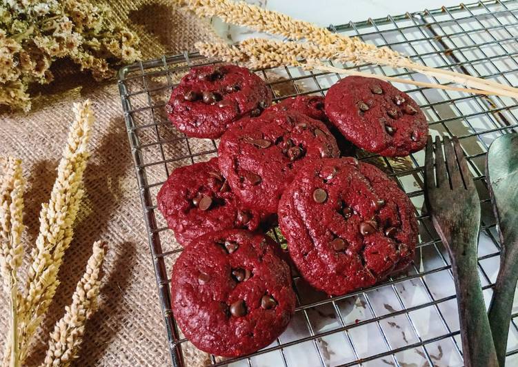 Red Velvet Chocochip Cookies