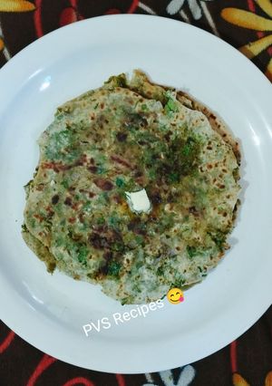 मटर के पराठे (Matar Parathe Recipe In Marathi) रेसिपी चे मुख्य फोटो 