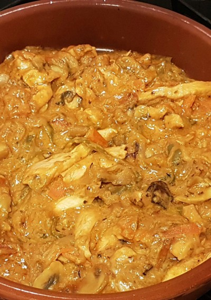 Una foto de Pechuga de Pollo con Verduras y salsa doble Queso cremoso