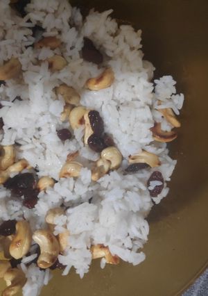 Foto principal de Arroz con pasas y anacardos