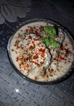A picture of Dahi vada.