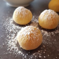 A picture of Snow Balls / Momo.