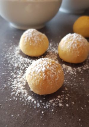 A picture of Snow Balls / Momo.