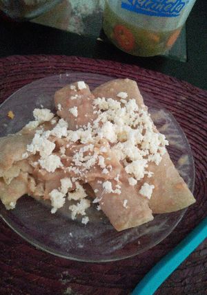 Una foto de Enfrijoladas de huevito