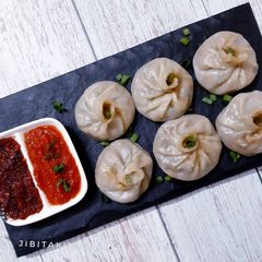 A picture of Cheesy Paneer Palak momo.