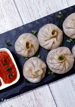 A picture of Cheesy Paneer Palak momo.