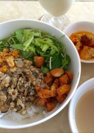 Hình của món Bún hến chay.