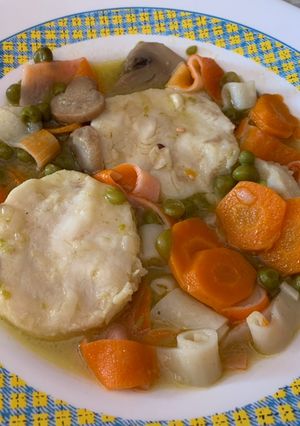 Una foto de Guiso de merluza con verduras