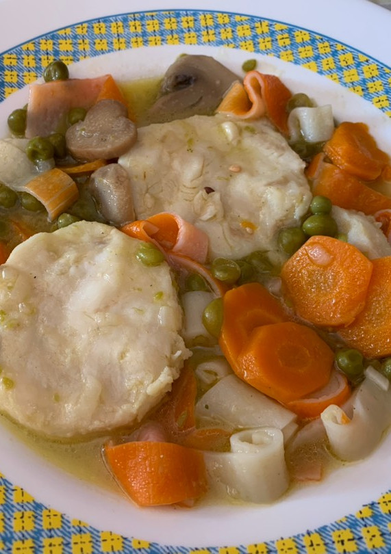Una foto de Guiso de merluza con verduras