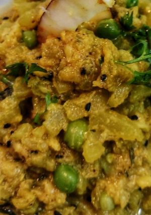 লাউ মটরশুঁটি ঘন্ট(Lau ghonto recipe in Bengali) রেসিপির প্রধান ছবি
