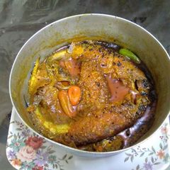 A picture of Parshe fish curry.