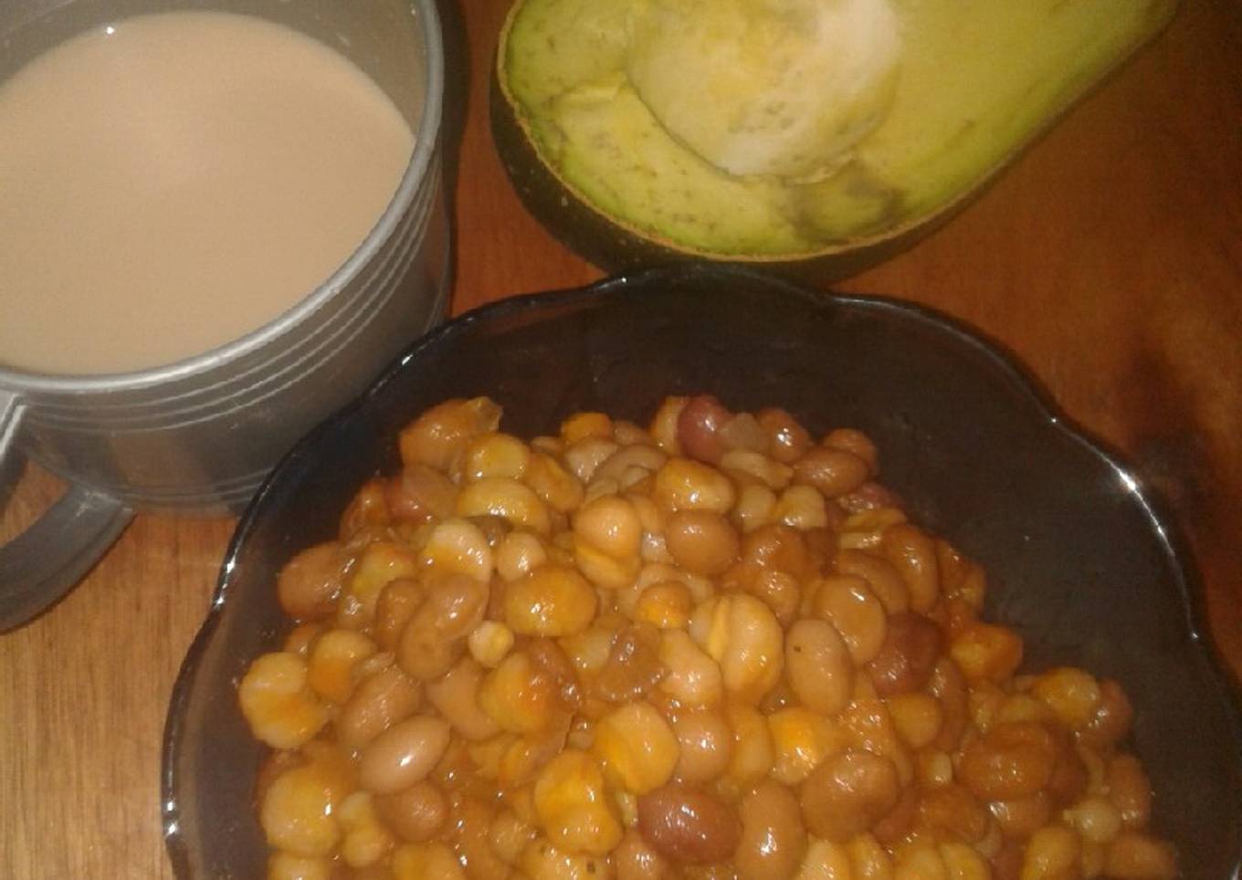 #Localfood-Eldoret. Muthokoi/Avocado/tea