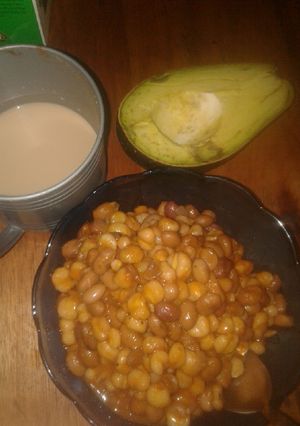 A picture of #Localfood-Eldoret. Muthokoi/Avocado/tea.