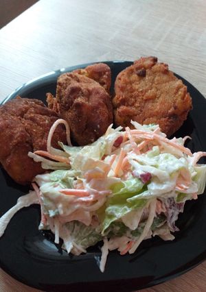 Vöröslencse fasírt salátával recept fotója