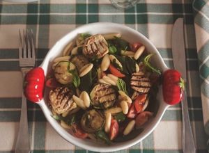 Foto di Pasta Fredda con Verdure Grigliate