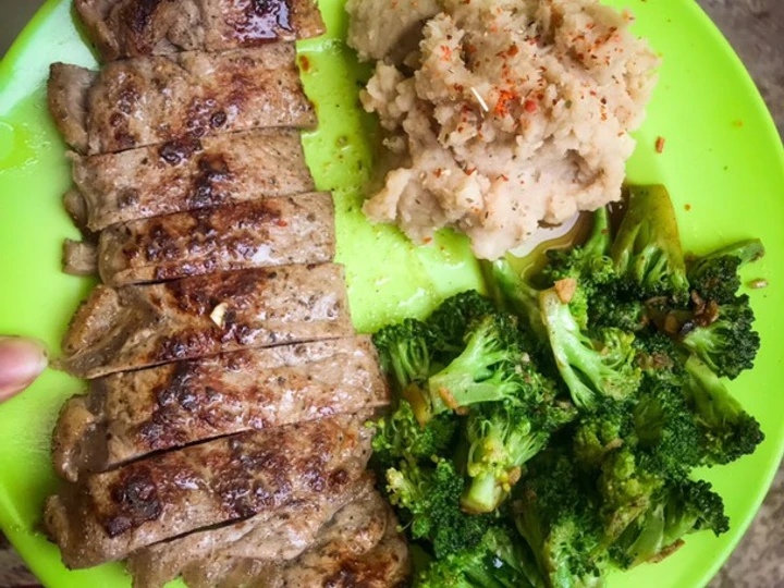 Langkah Mudah untuk Membikin Resep Sirloin steak with mashed potato yang Uenak Anti Ribet, Bisa Manjain Lidah