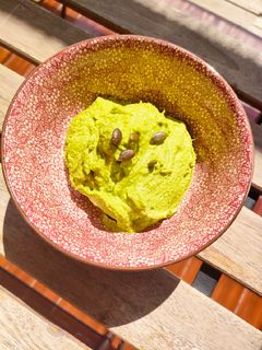 Una foto de Hummus de espinacas