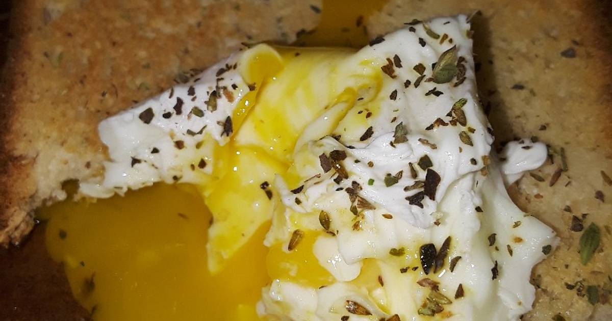 Tostada de desayuno saludable con huevo poché Receta de Marieta