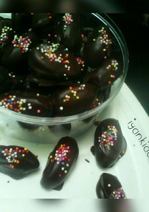 Foto resep Kurma isi almond lapis coklat praktis(kuis moncok)