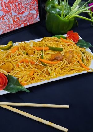 A picture of Chicken 🐔 and mix Vegetables 😋 Chowmein.