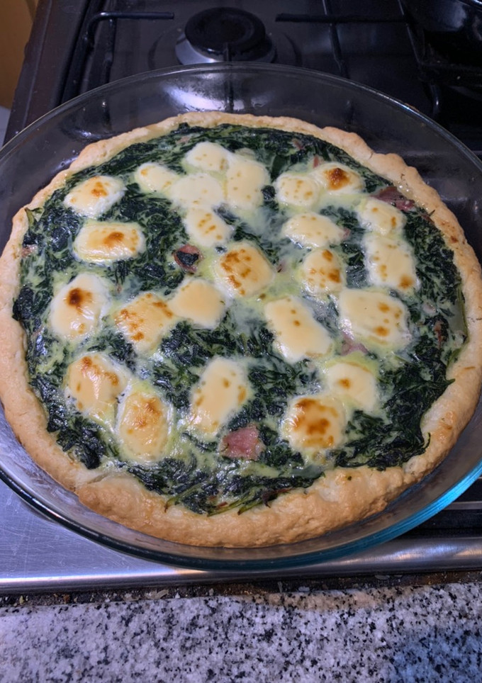 Una foto de Tarta de acelga con masa hecha en casa