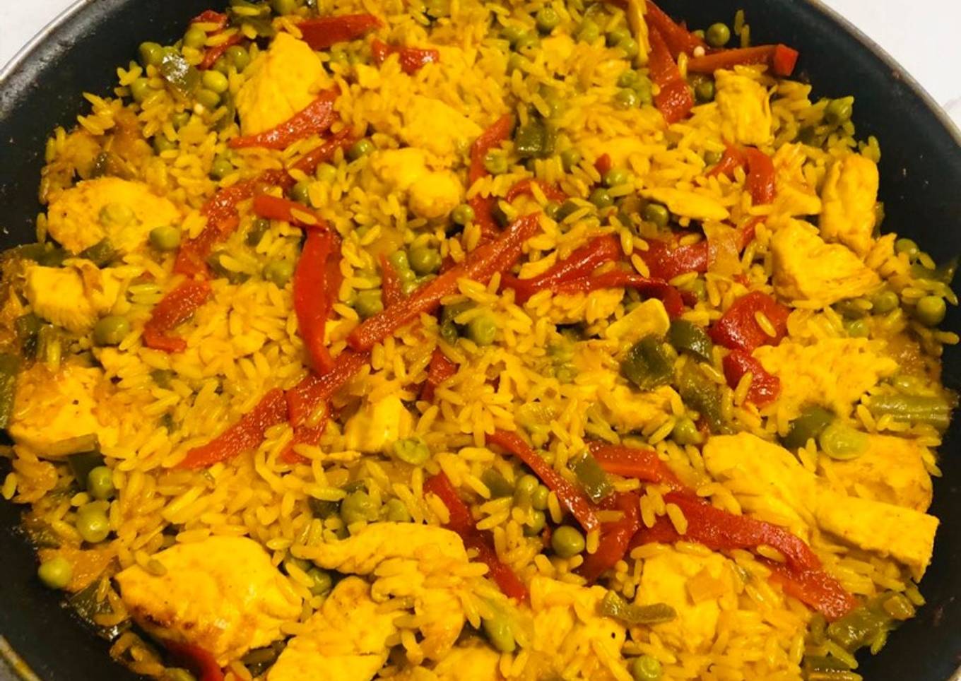 Paella de pollo