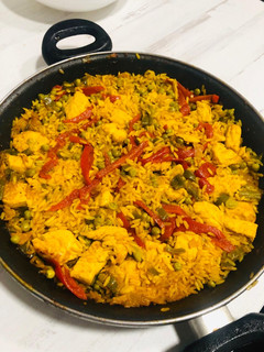 Una foto de Paella de pollo