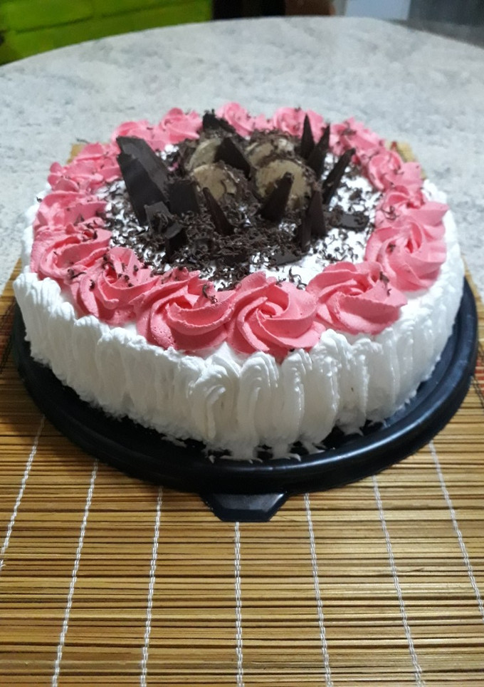 Una foto de Torta de cumpleaños con chantilly 😘