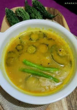 উচ্ছে দিয়ে মুগের ডাল(ucche diye moong dal recipe in Bengali) রেসিপির প্রধান ছবি