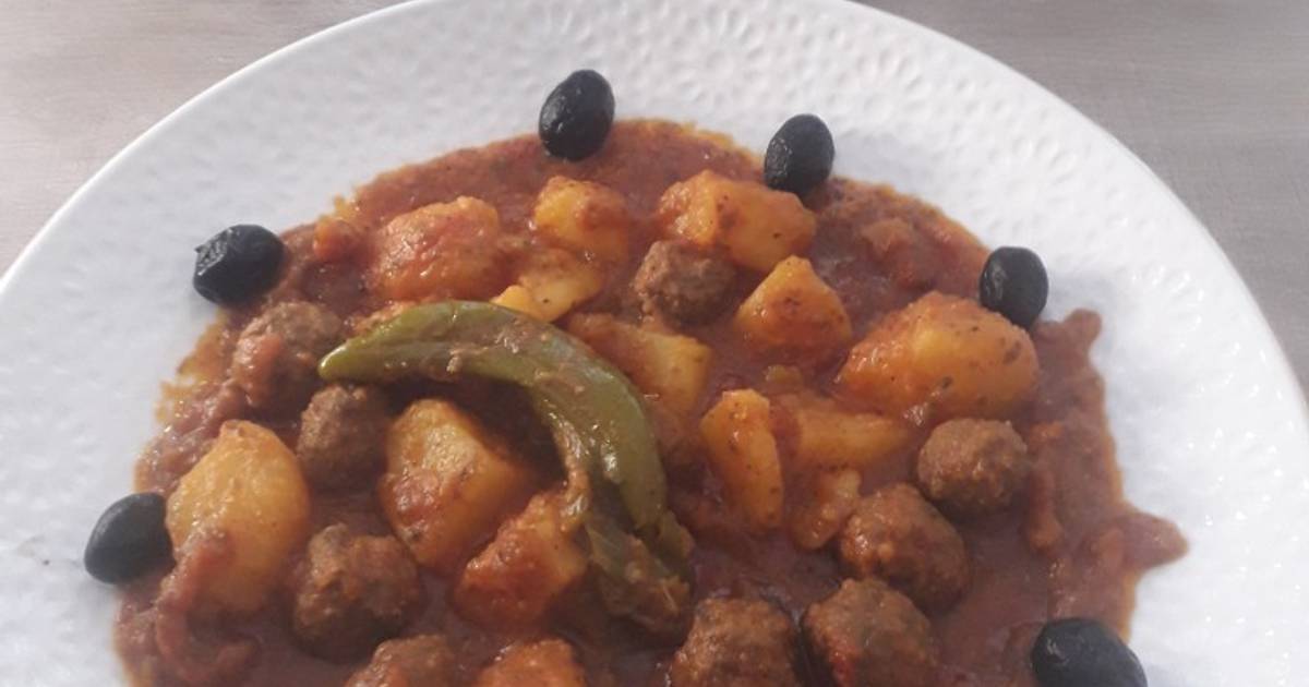Tajine boulettes de kefta (viande hachée) et pomme de terre de syrine