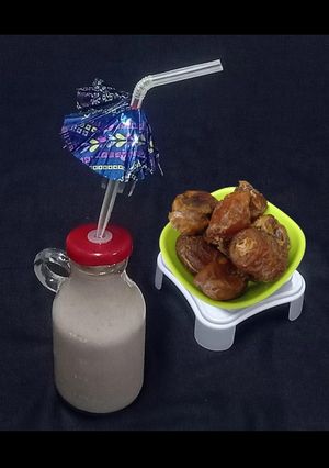 खजूर मिल्कशेक रेसिपी मुख्य फोटो