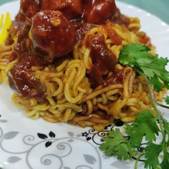 A picture of Chinese maggi manchurian.