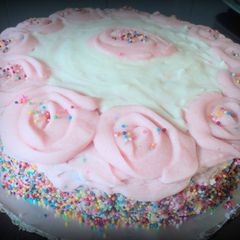A picture of White Sponge Cake with Buttercream Frosting.