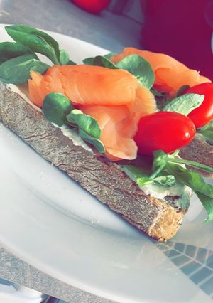 Une photo de Tartine de fromage frais accompagné de son saumon 🍞