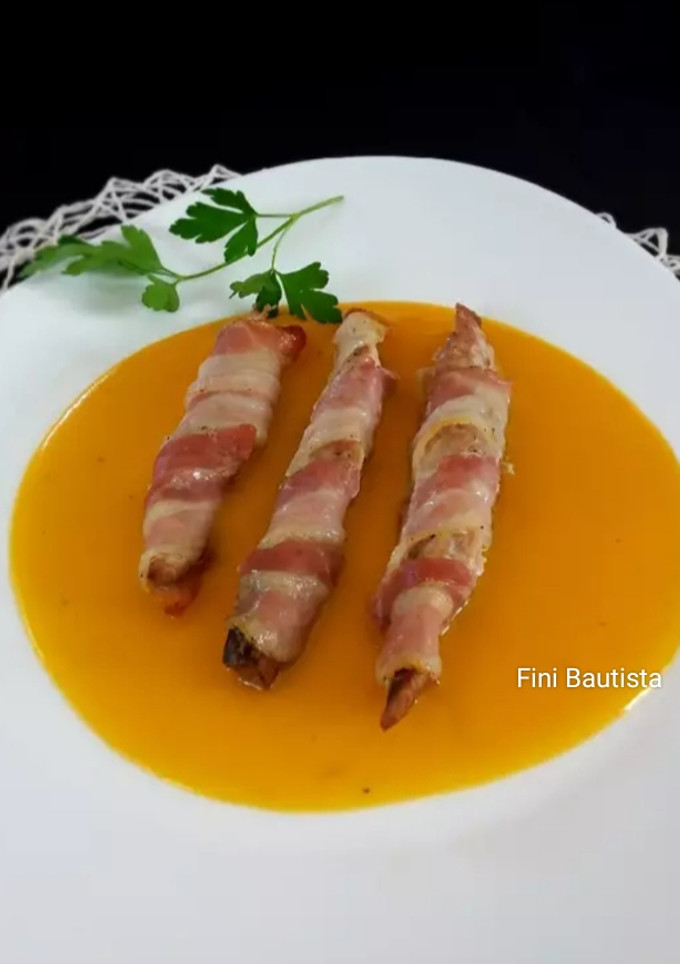 Una foto de Caballa al horno con panceta y calabaza